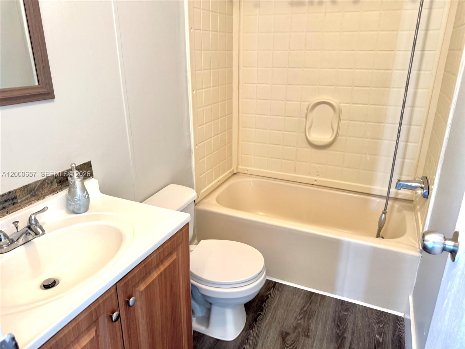 COCOWALK ESTATES - Residential Lease