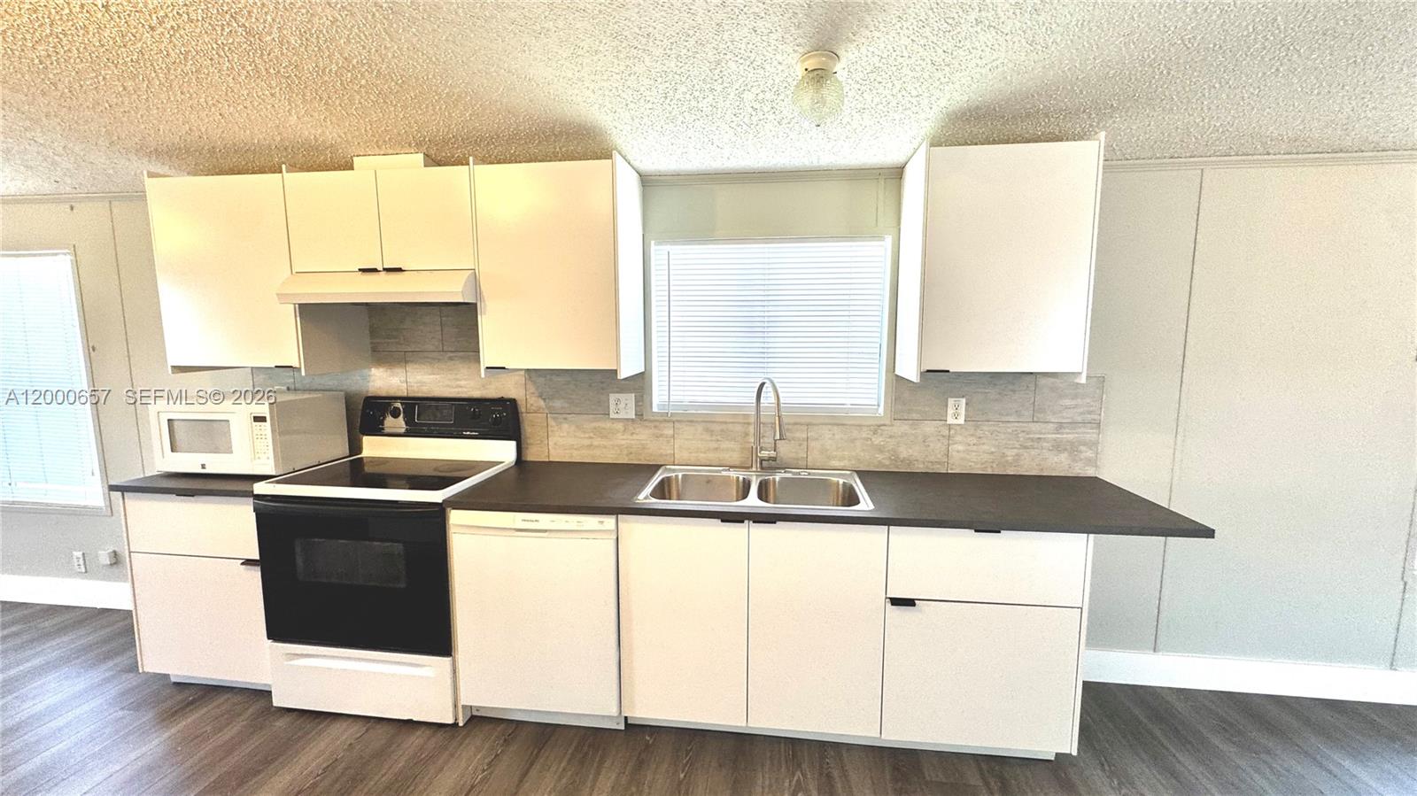 COCOWALK ESTATES - Residential Lease