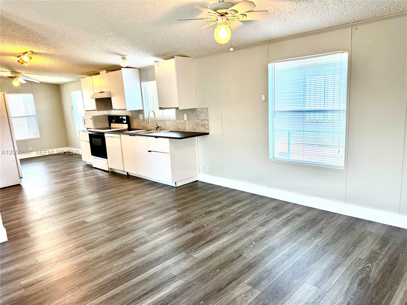 COCOWALK ESTATES - Residential Lease