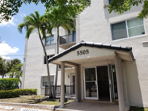 Condominium in Miami FL 5505 7th St.jpg