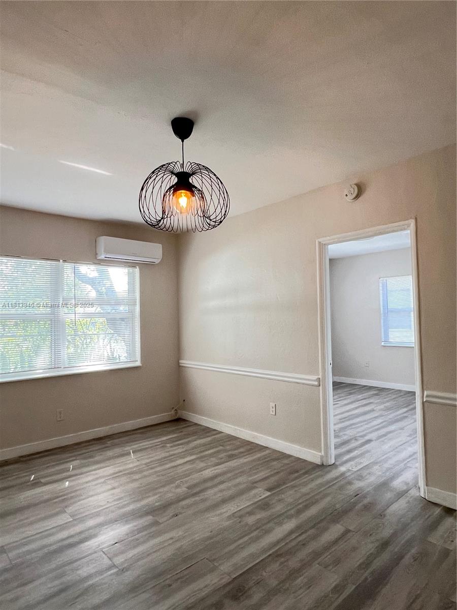 DIXIE HIGHWAY TRACK - Residential Lease