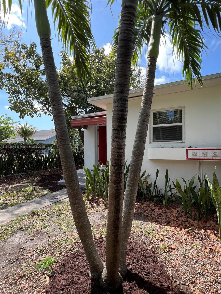 DIXIE HIGHWAY TRACK - Residential Lease