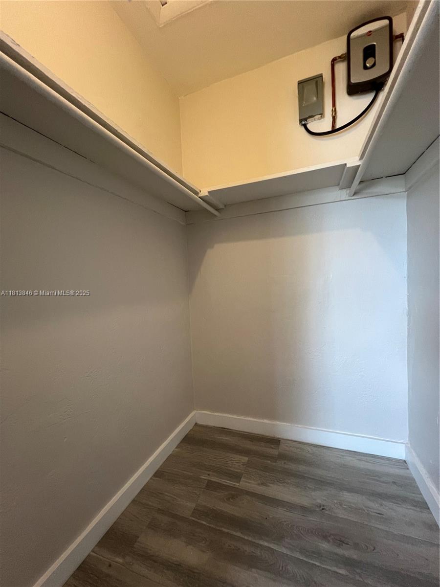 DIXIE HIGHWAY TRACK - Residential Lease
