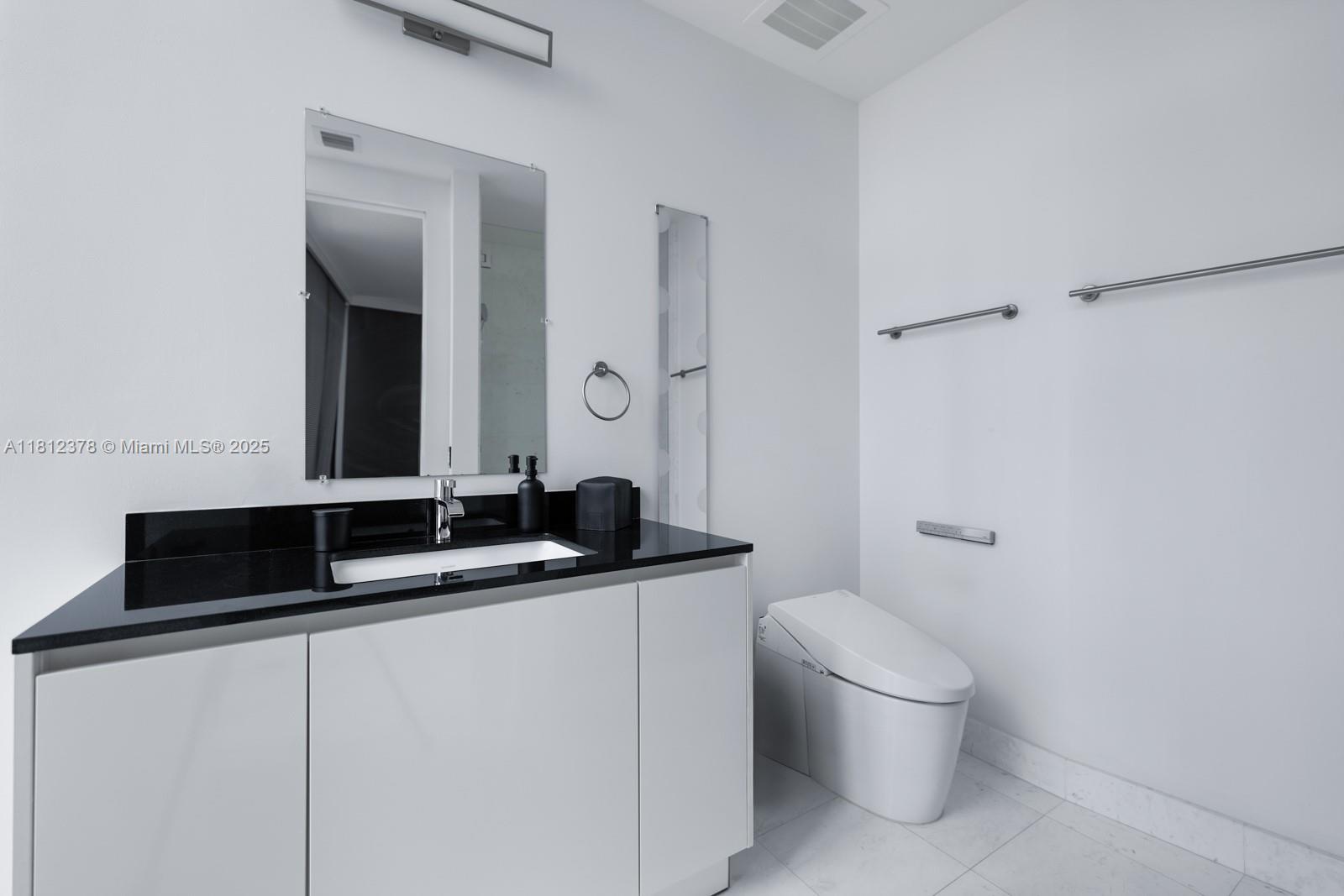 18555 COLLINS AVENUE COND - Residential Lease