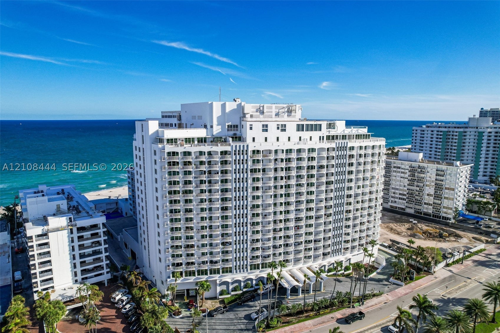 5401 Collins Ave 919A