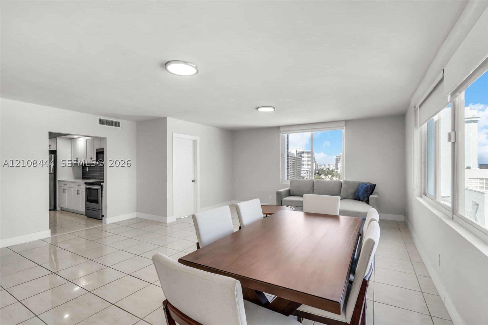 5401 Collins Ave 919A