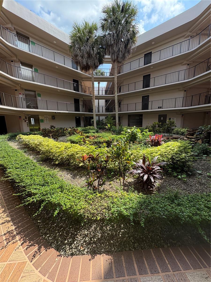 HORIZONS WEST CONDO #10 - Residential