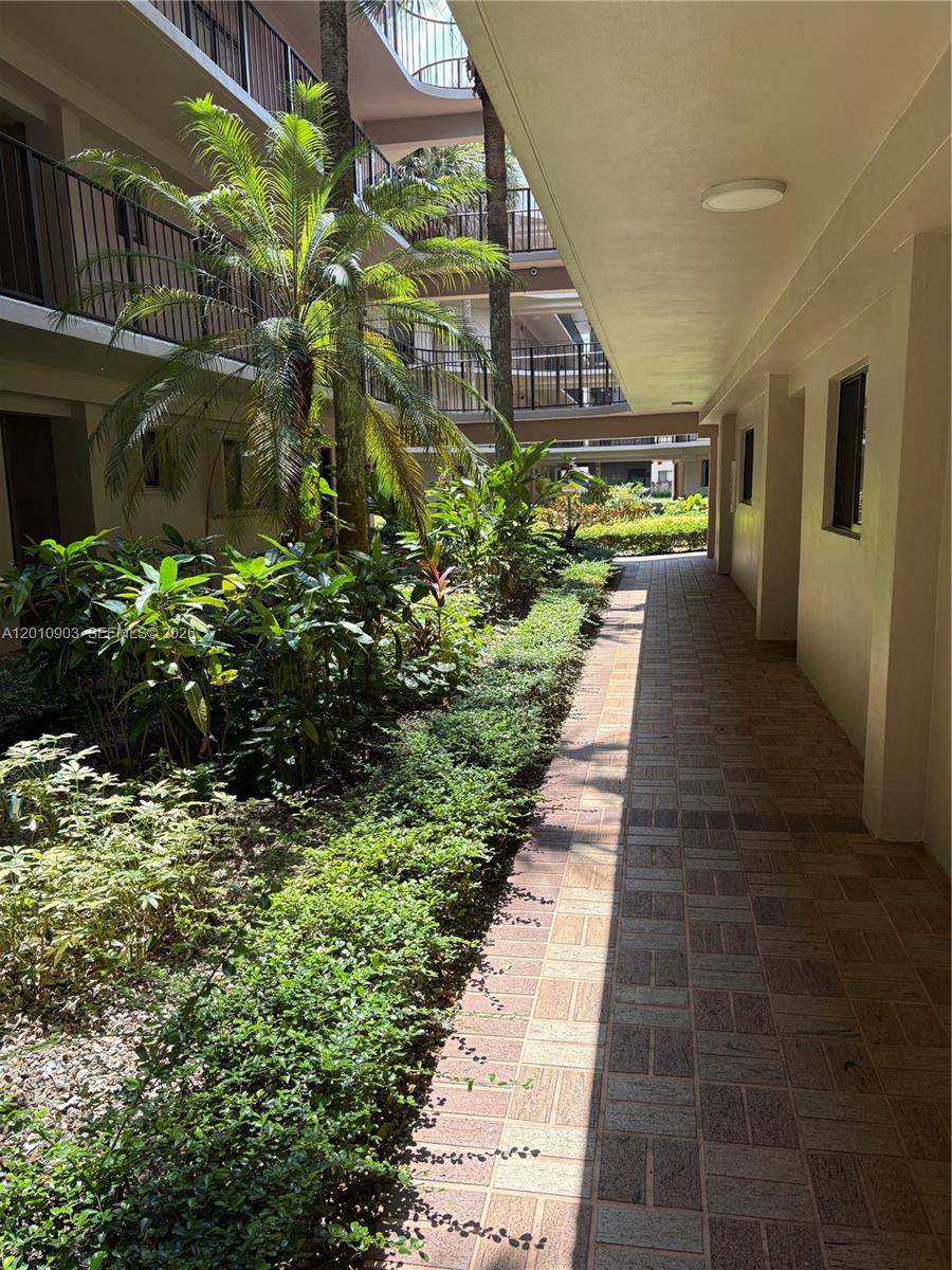 HORIZONS WEST CONDO #10 - Residential