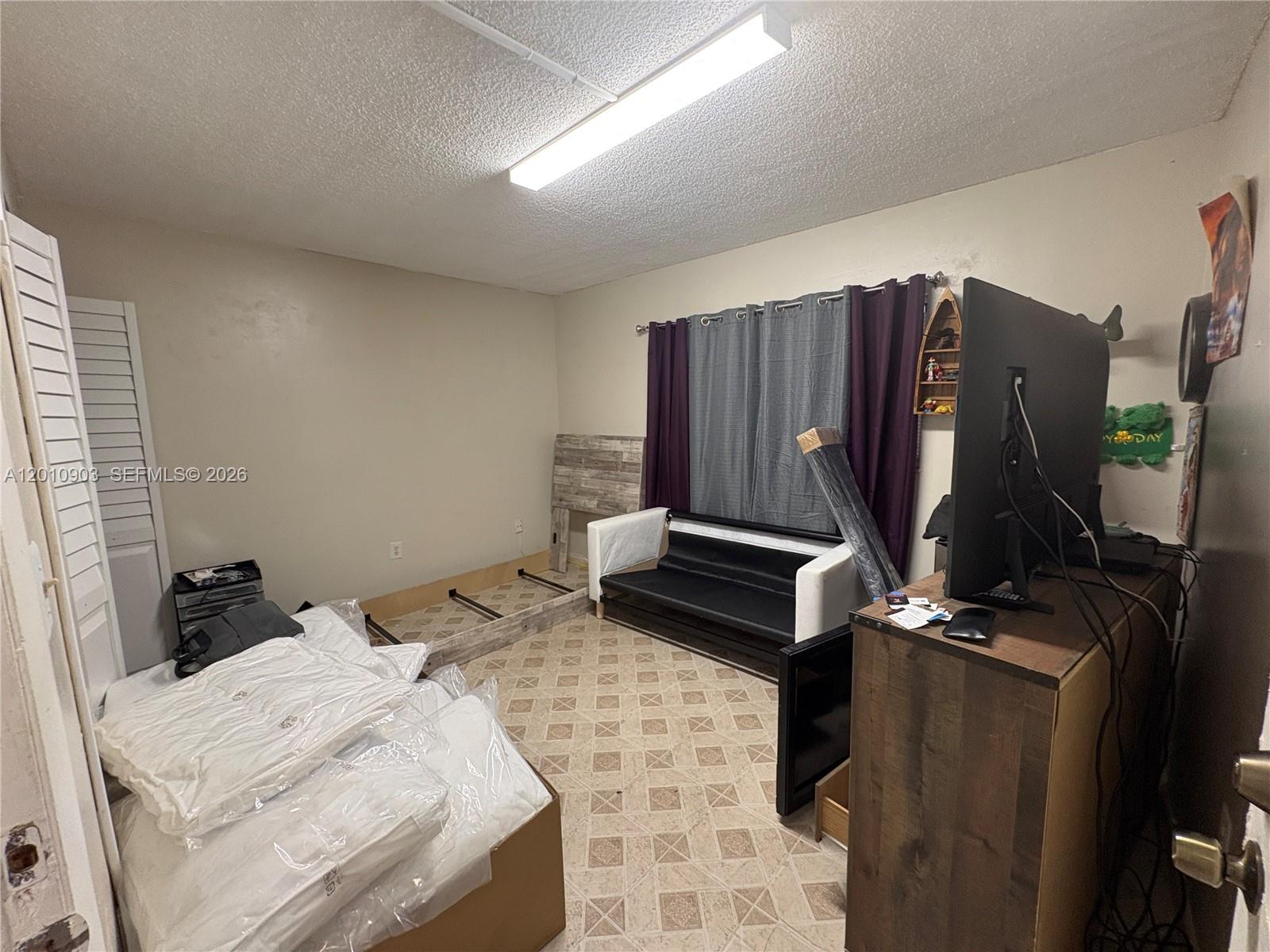 HORIZONS WEST CONDO #10 - Residential
