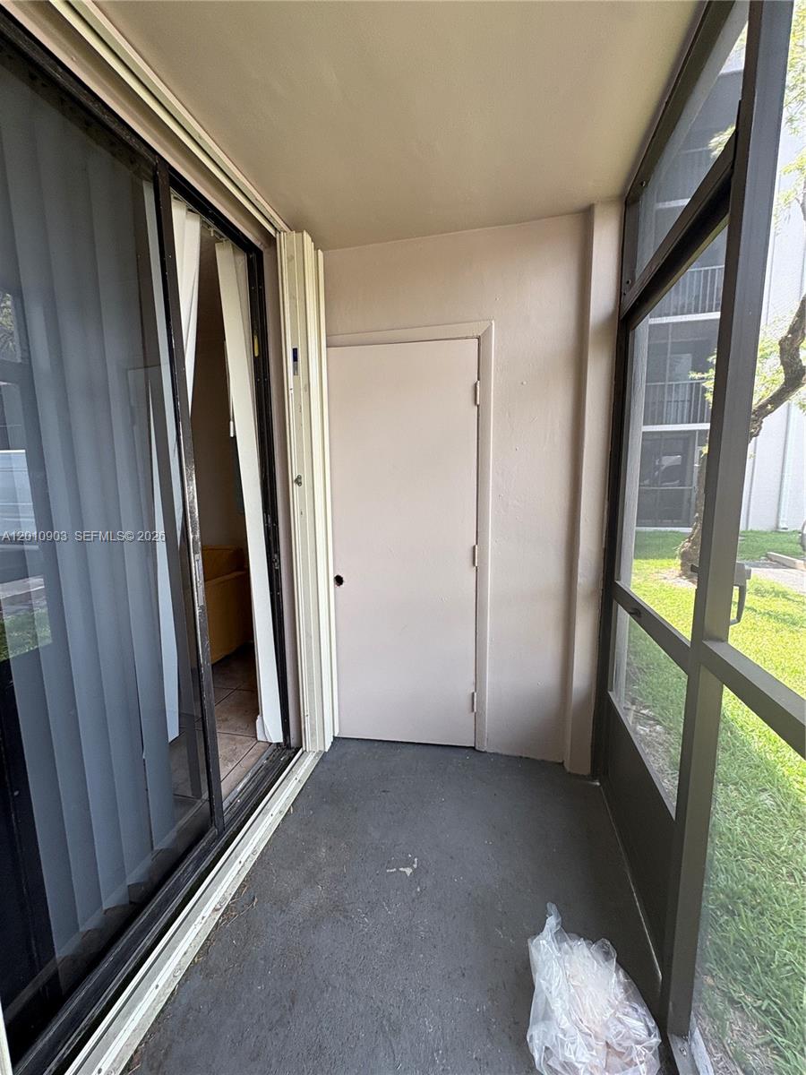 HORIZONS WEST CONDO #10 - Residential