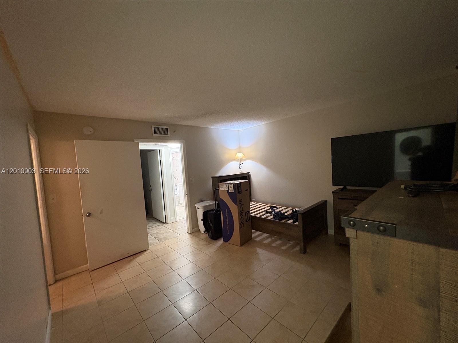 HORIZONS WEST CONDO #10 - Residential