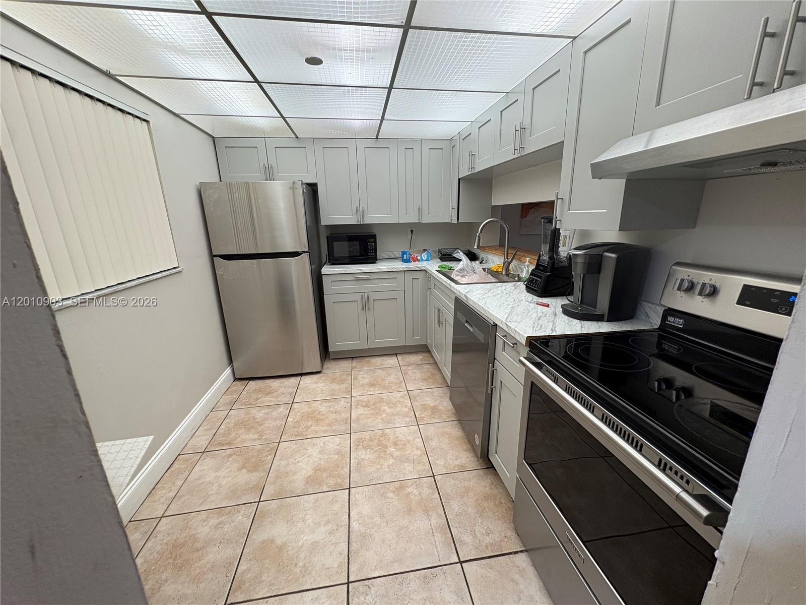 HORIZONS WEST CONDO #10 - Residential