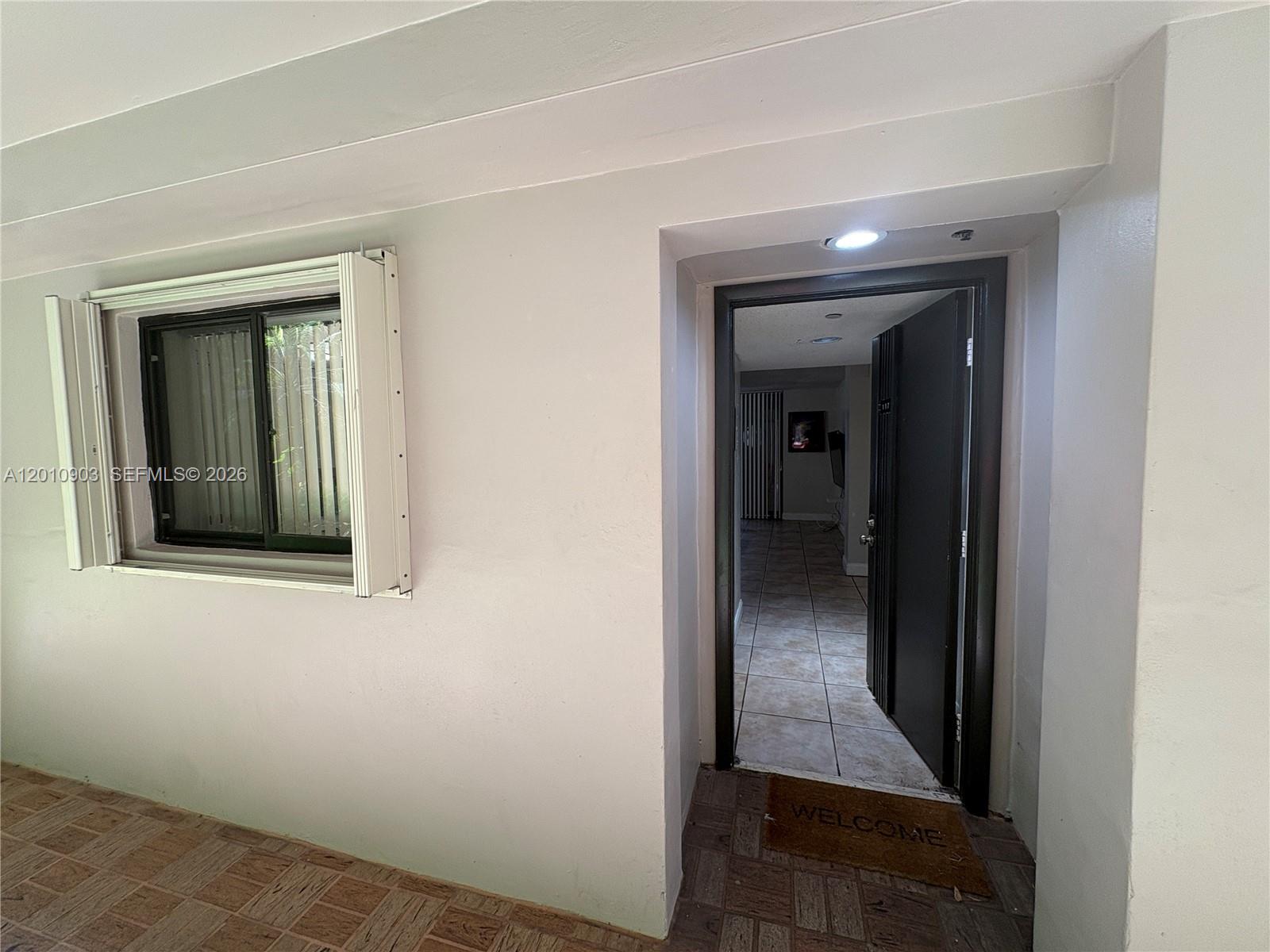 HORIZONS WEST CONDO #10 - Residential