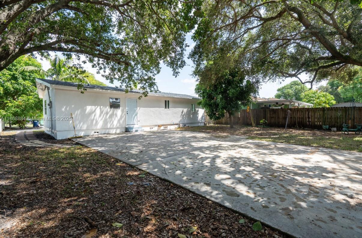 ELEANOR PARK - Residential