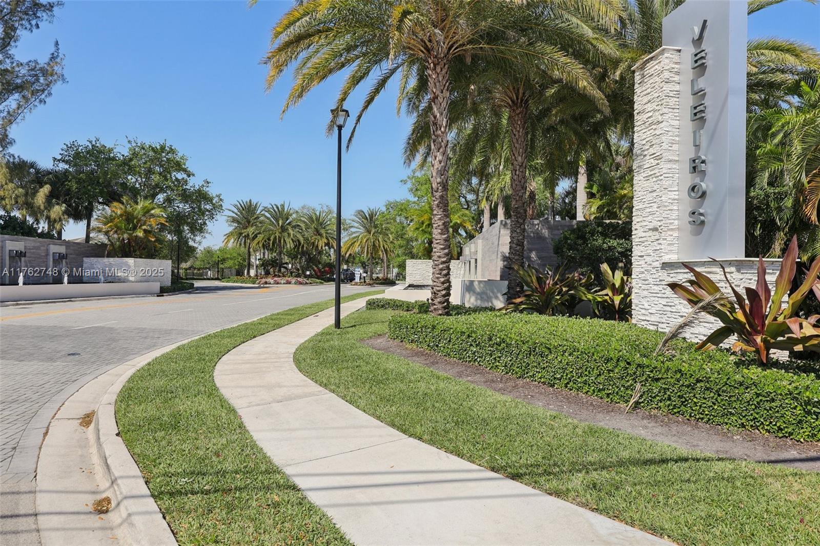CRYSTAL LAKE 1ST SEC - Residential