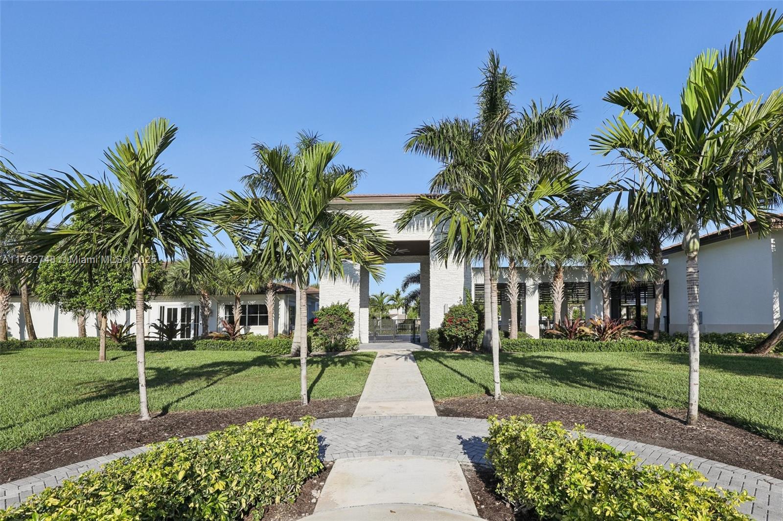 CRYSTAL LAKE 1ST SEC - Residential