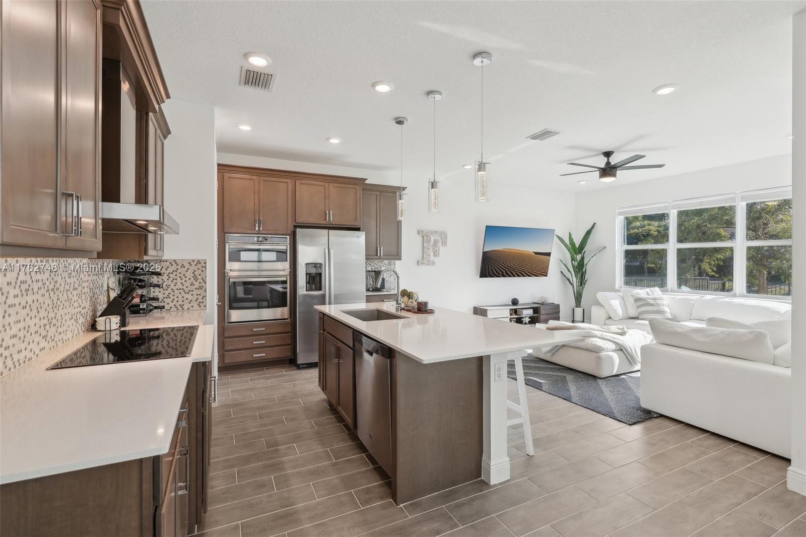 CRYSTAL LAKE 1ST SEC - Residential