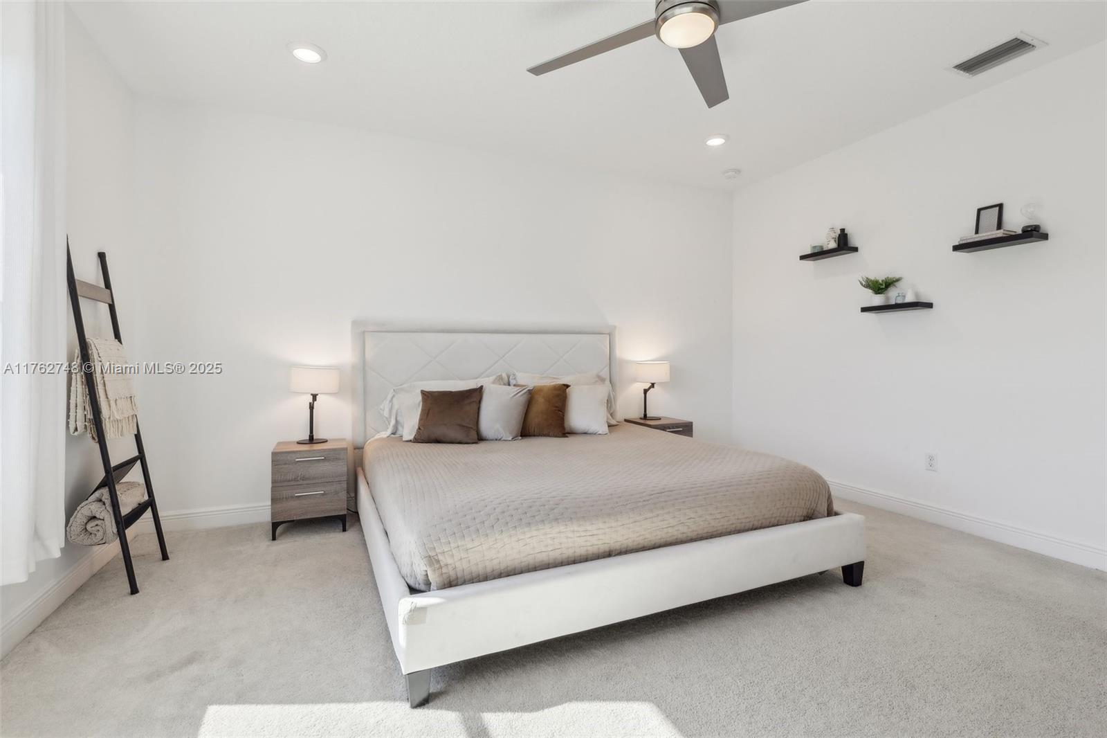CRYSTAL LAKE 1ST SEC - Residential