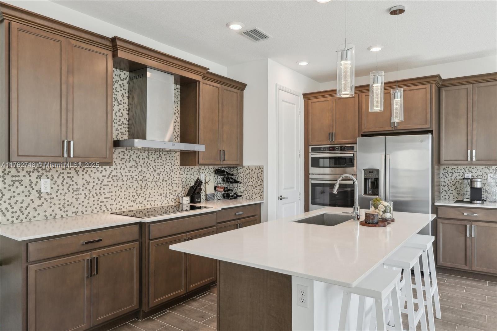 CRYSTAL LAKE 1ST SEC - Residential