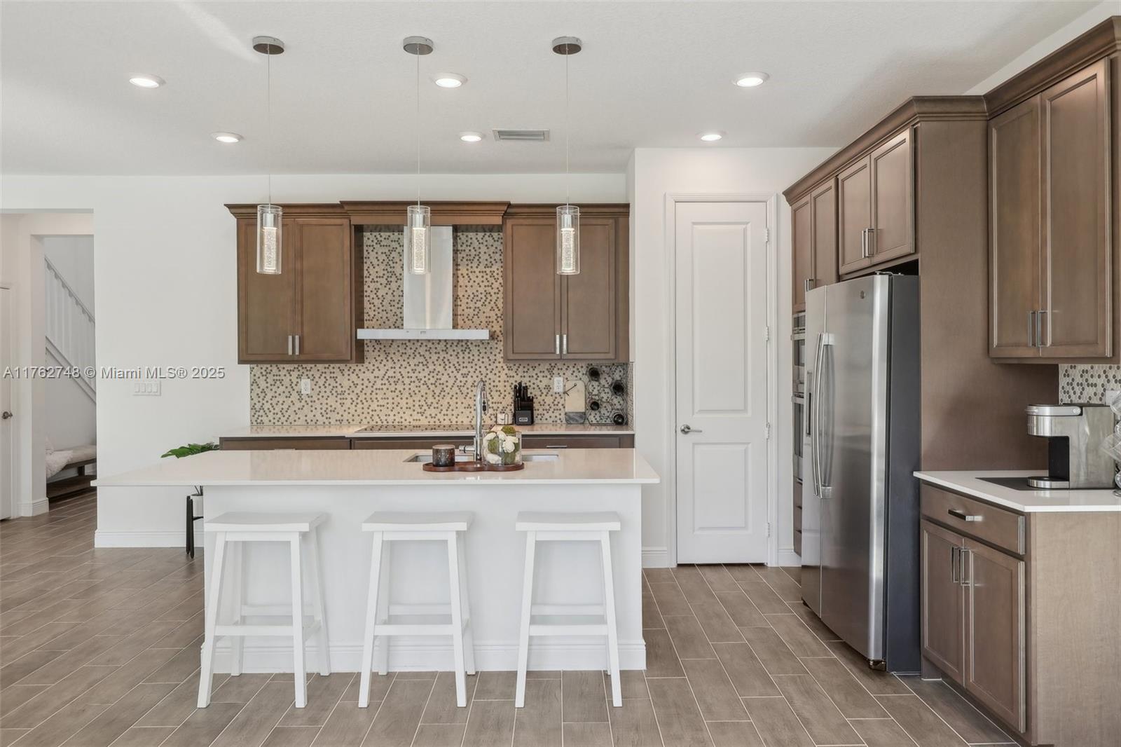 CRYSTAL LAKE 1ST SEC - Residential