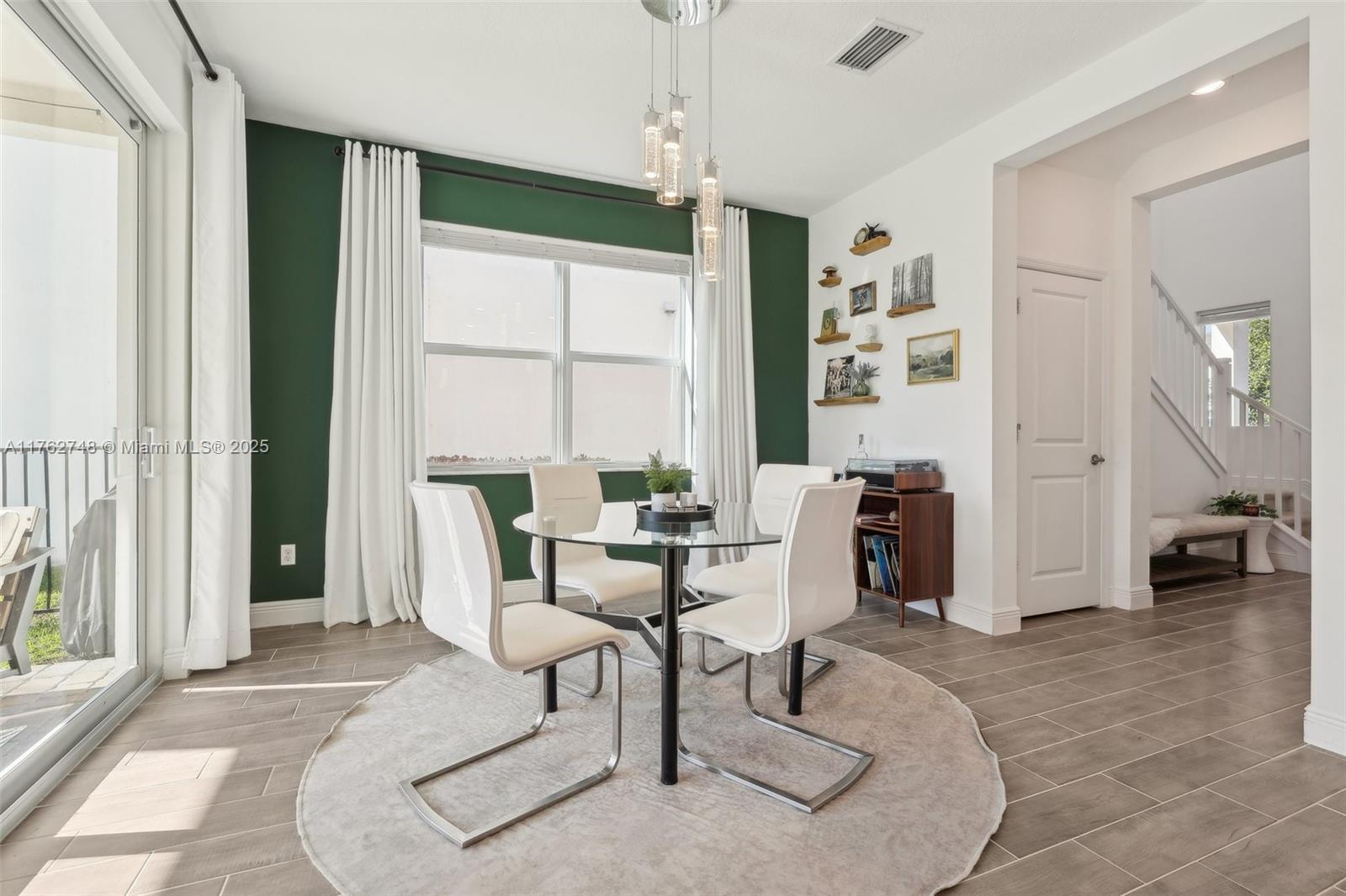 CRYSTAL LAKE 1ST SEC - Residential