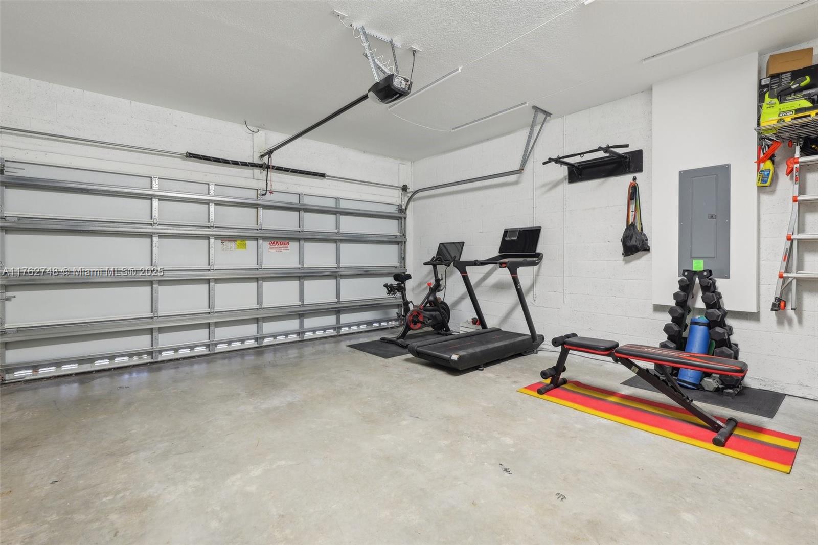 CRYSTAL LAKE 1ST SEC - Residential