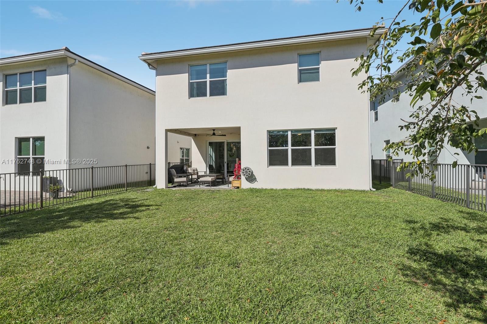 CRYSTAL LAKE 1ST SEC - Residential