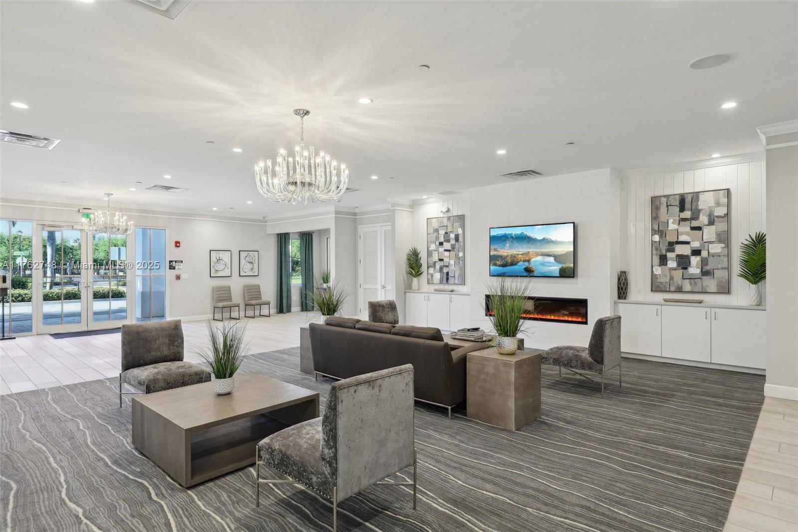 CRYSTAL LAKE 1ST SEC - Residential