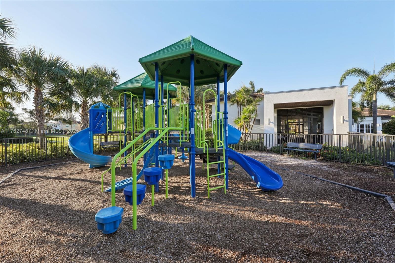 CRYSTAL LAKE 1ST SEC - Residential