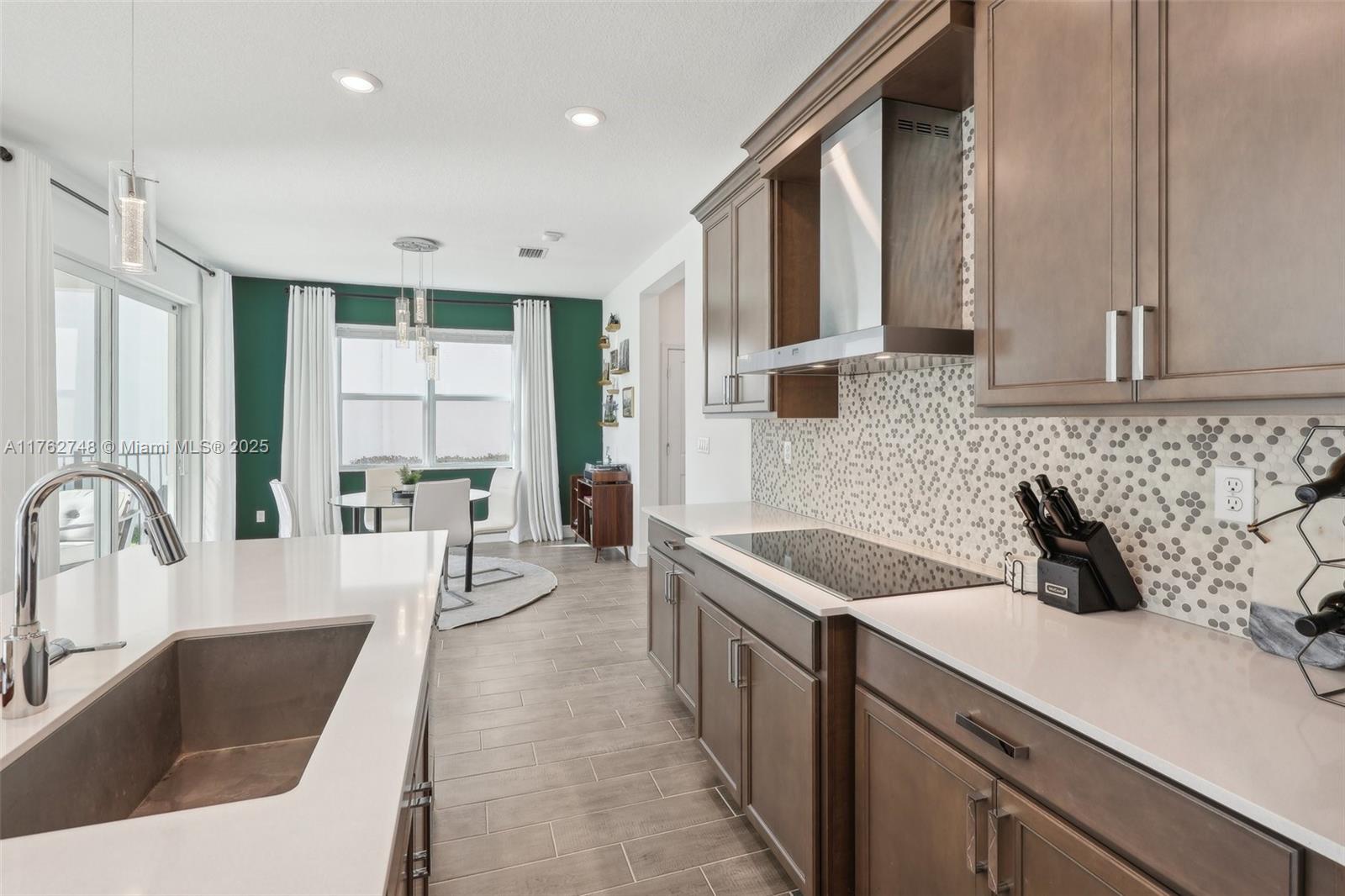 CRYSTAL LAKE 1ST SEC - Residential