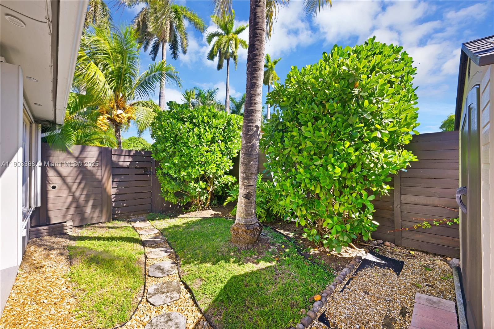 GULFSTREAM ESTATES - Residential