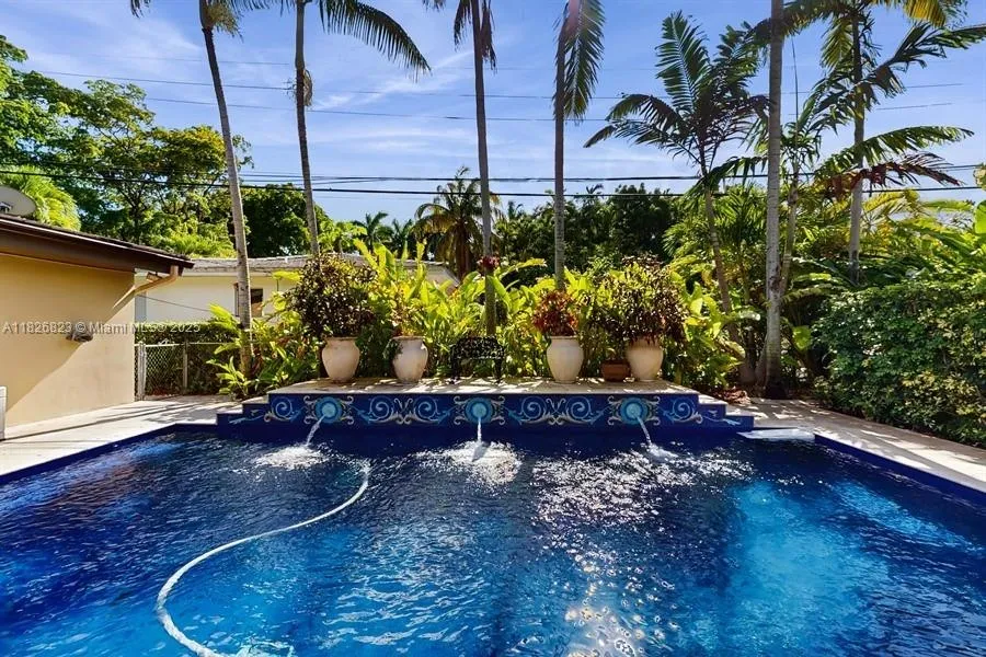 Coral Gables, Florida 33134, United States, 6 Bedrooms Bedrooms, ,5 BathroomsBathrooms,Residential,Active,161158