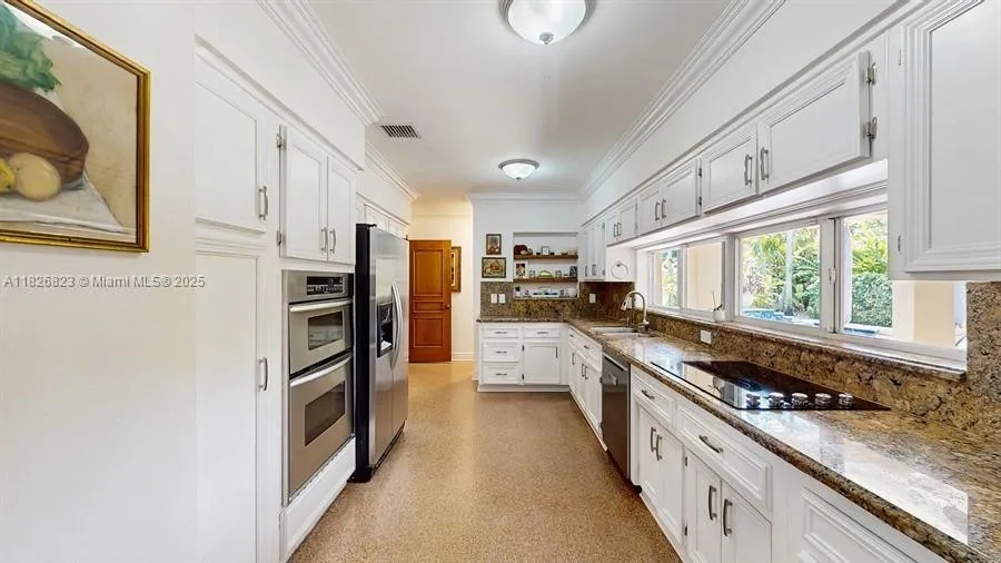 Coral Gables, Florida 33134, United States, 6 Bedrooms Bedrooms, ,5 BathroomsBathrooms,Residential,Active,161158