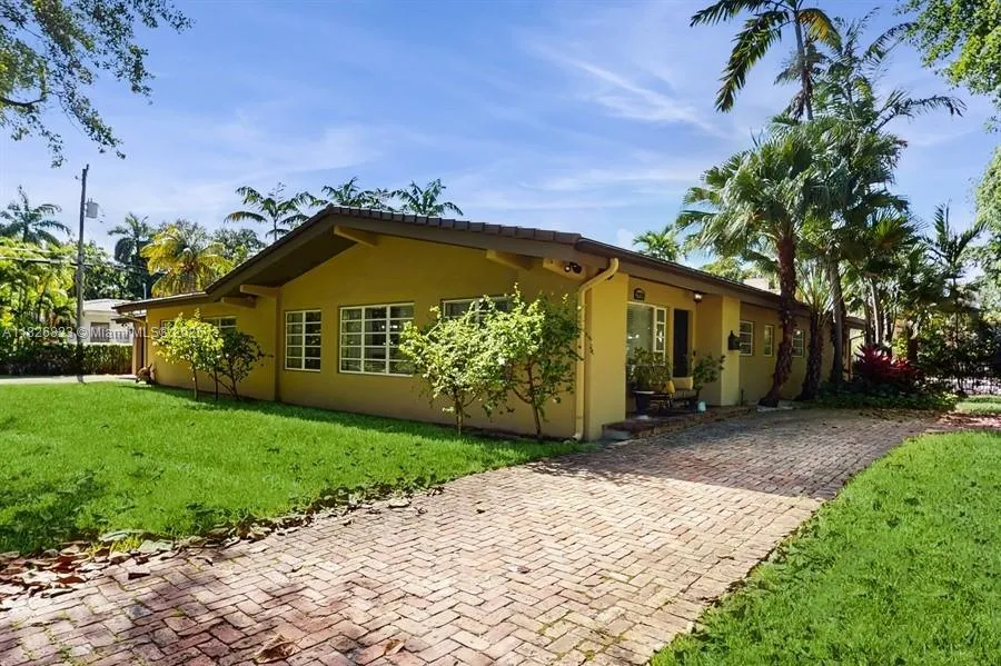 Coral Gables, Florida 33134, United States, 6 Bedrooms Bedrooms, ,5 BathroomsBathrooms,Residential,Active,161158