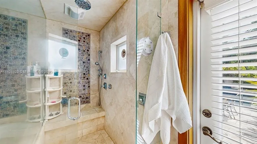 Coral Gables, Florida 33134, United States, 6 Bedrooms Bedrooms, ,5 BathroomsBathrooms,Residential,Active,161158