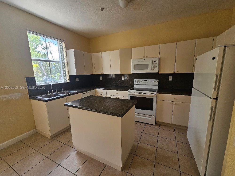 SHOMA TOWNHOMES AT ROYAL - Residential