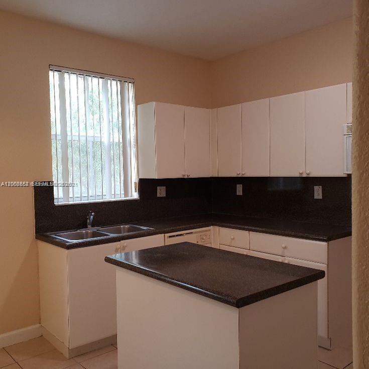 SHOMA TOWNHOMES AT ROYAL - Residential