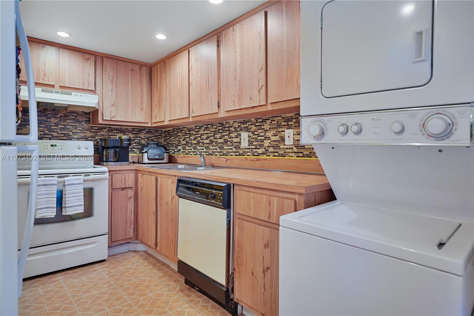 THE PALM BAY YACHT CLUB C - Residential