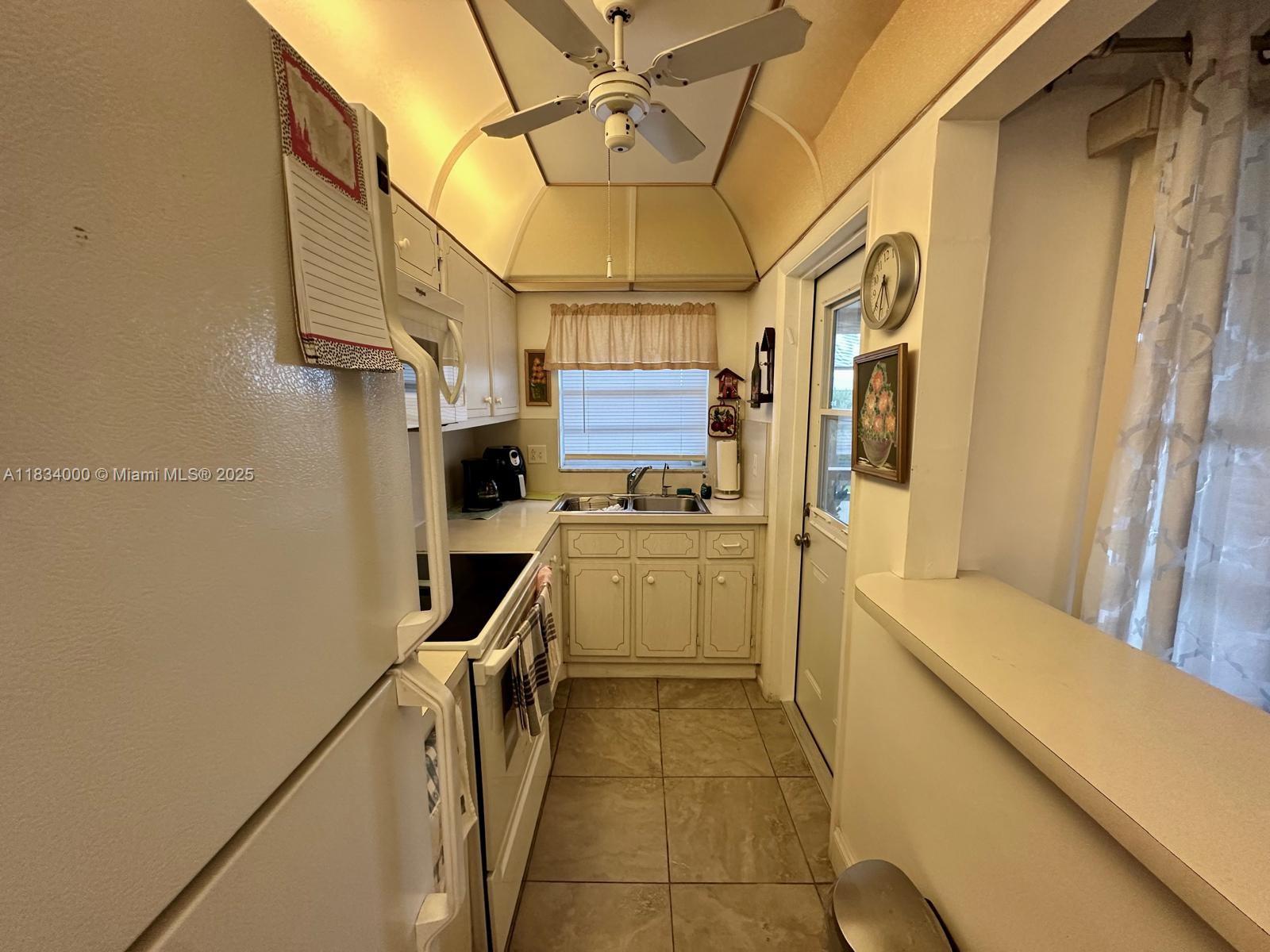 BEVERLY HILLS CONDO - Residential