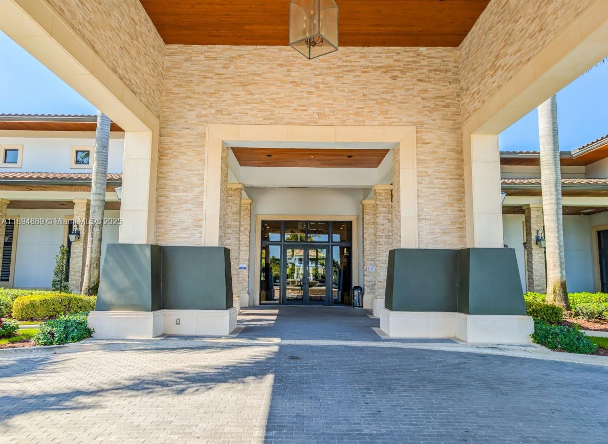 APEX AT PARK CENTRAL COND - Residential