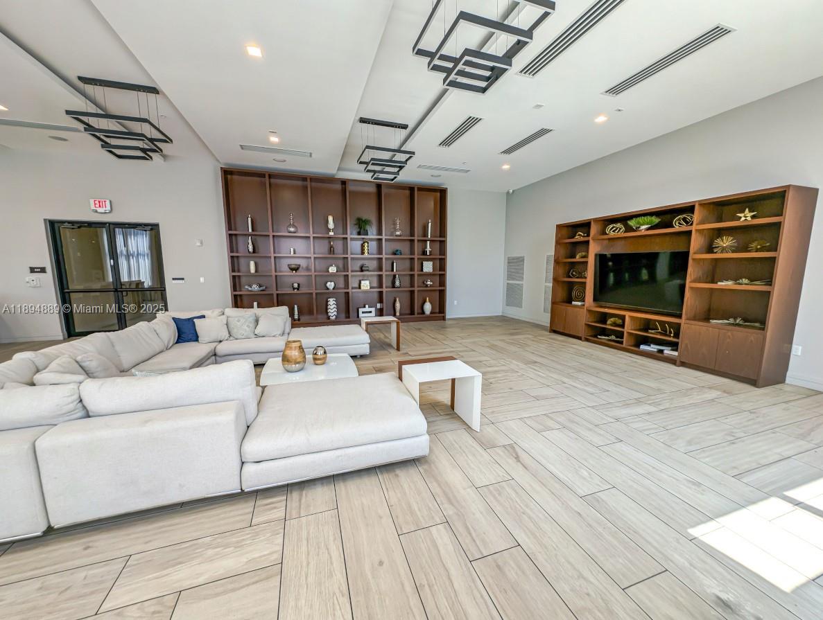 APEX AT PARK CENTRAL COND - Residential