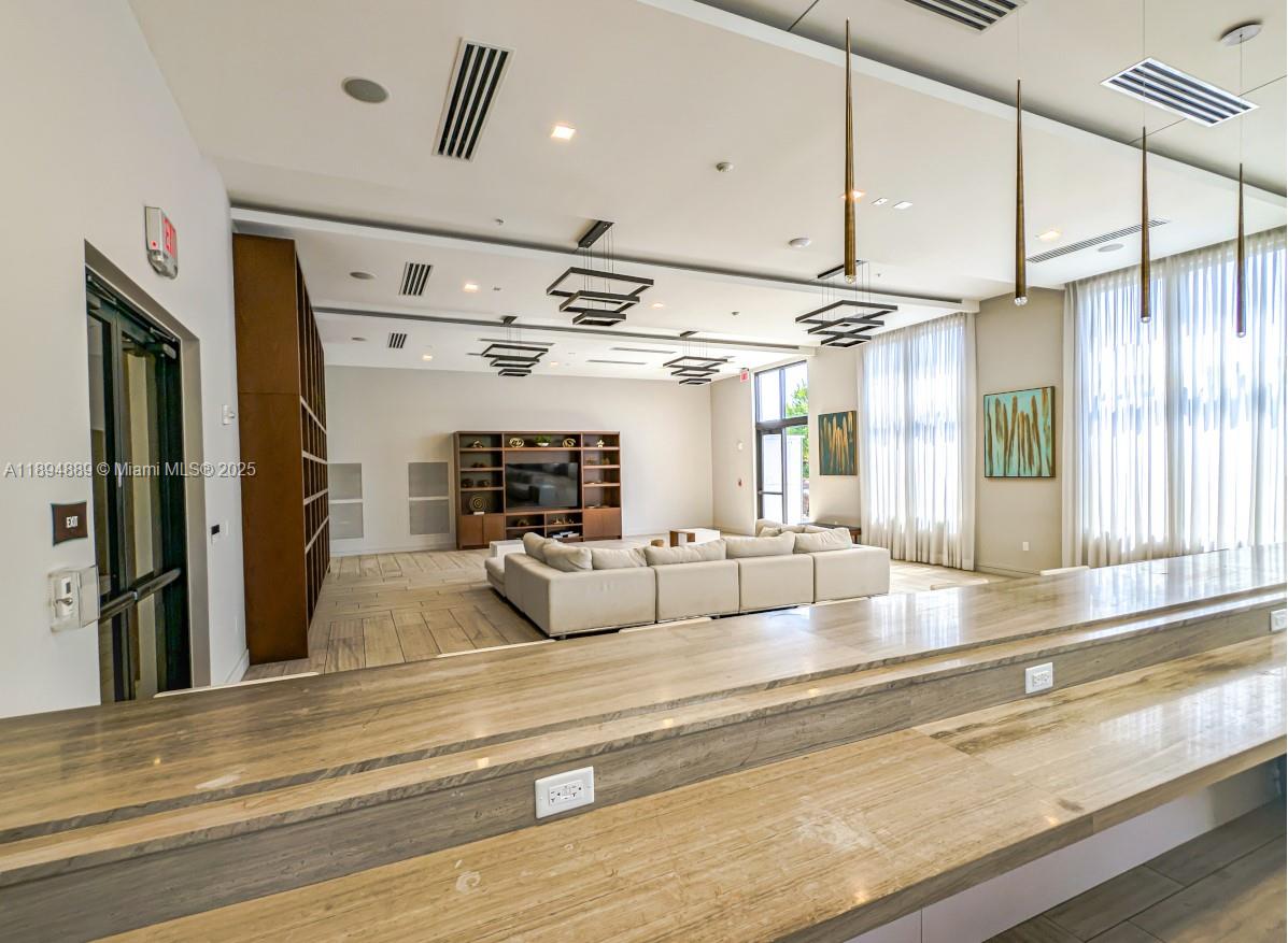 APEX AT PARK CENTRAL COND - Residential