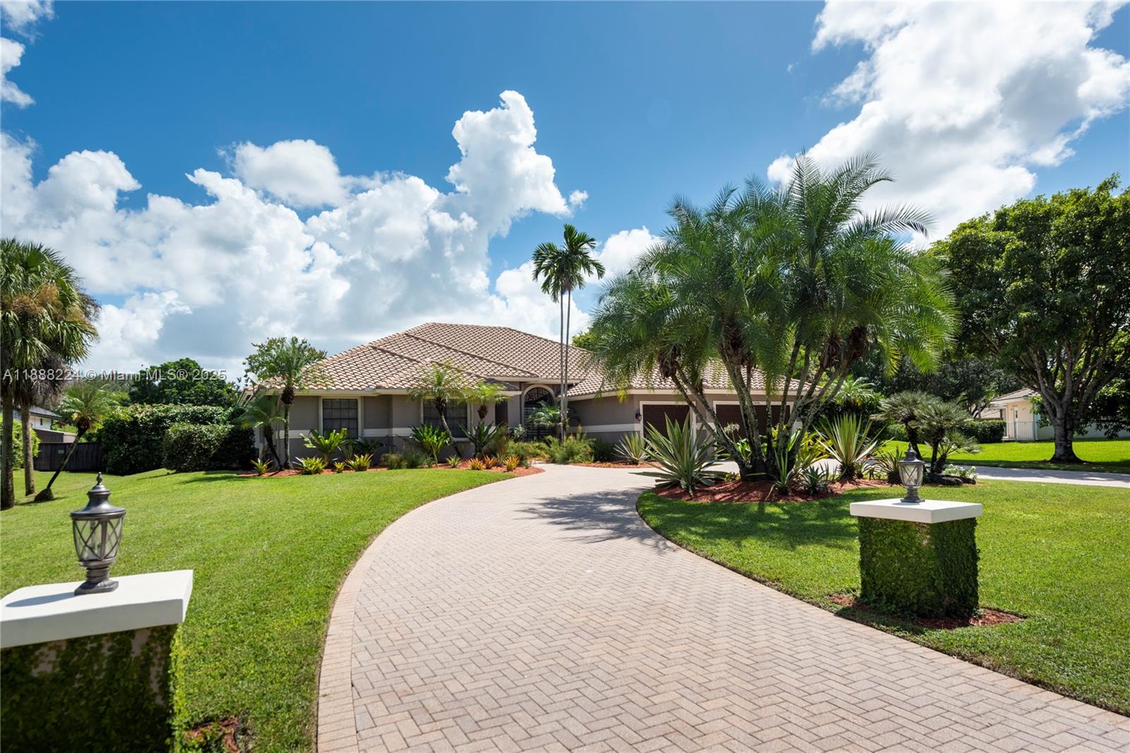 PLANTATION ACRES - Residential