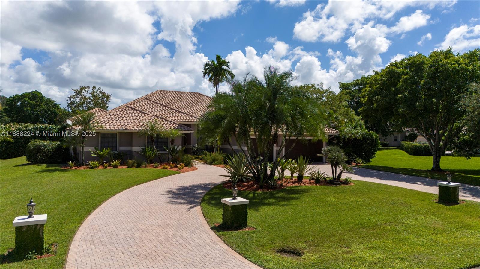 PLANTATION ACRES - Residential