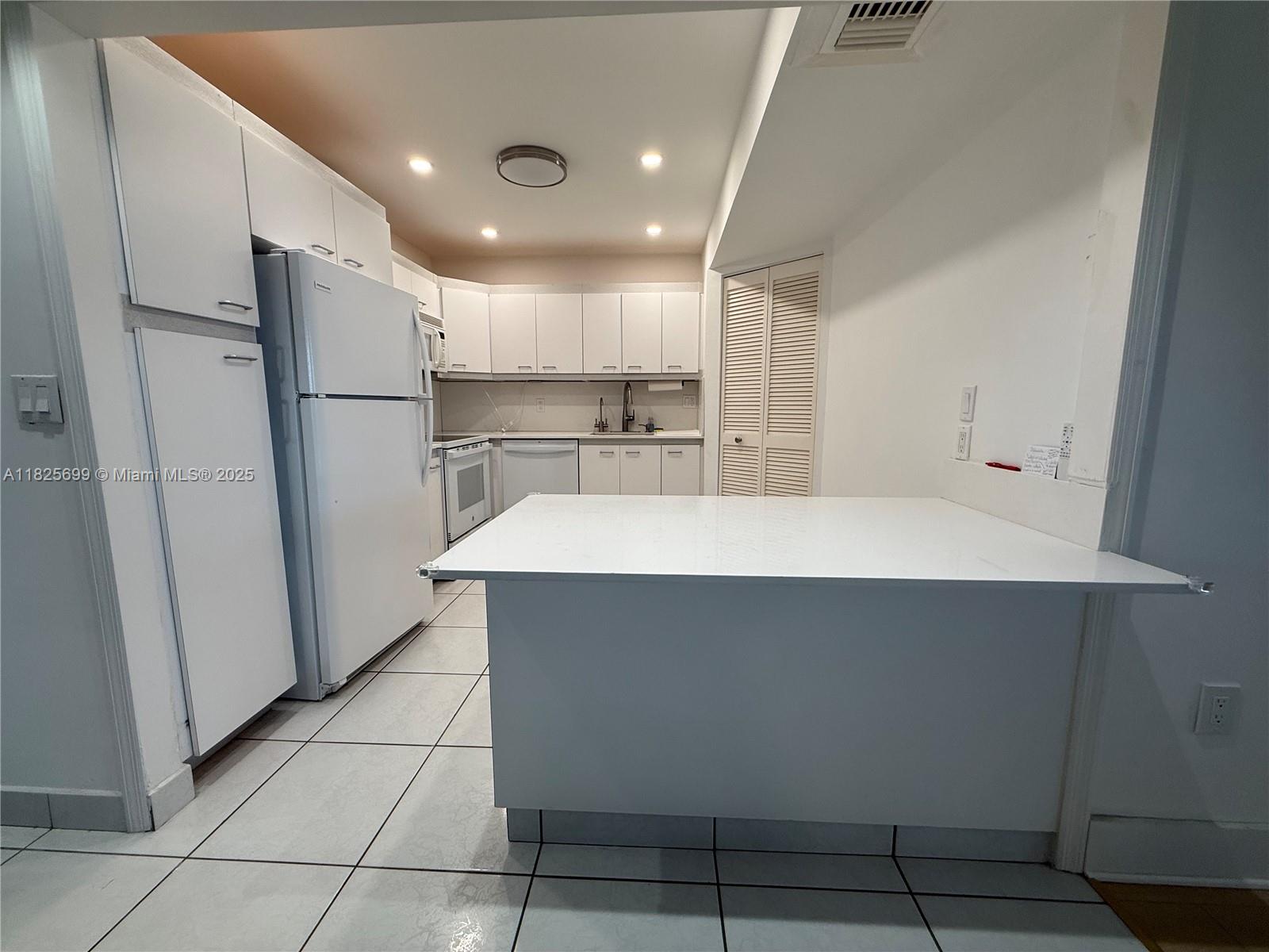 9273 Collins Ave 503