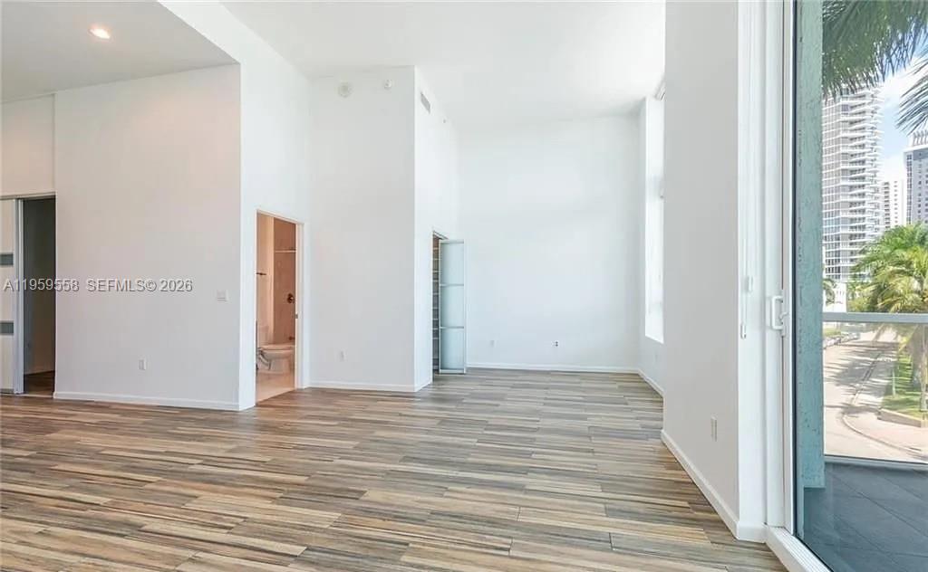 QUANTUM ON THE BAY CONDO - Residential