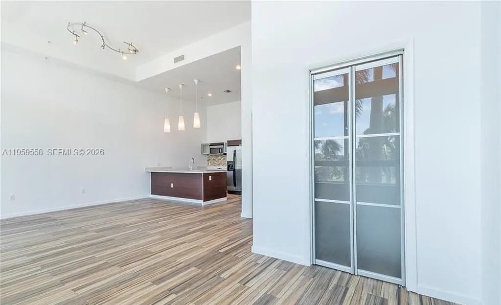 QUANTUM ON THE BAY CONDO - Residential