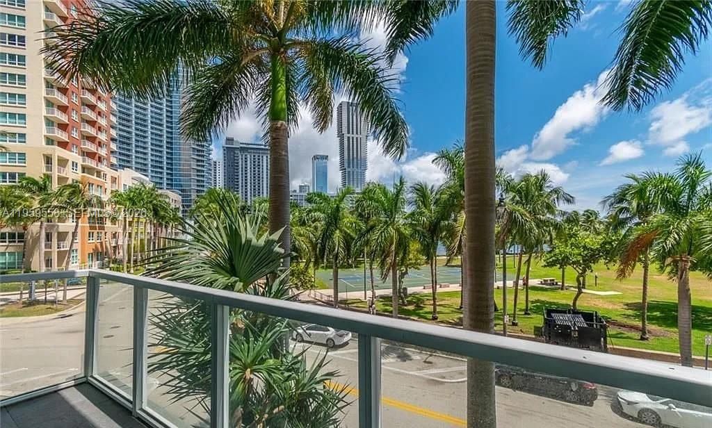 QUANTUM ON THE BAY CONDO - Residential