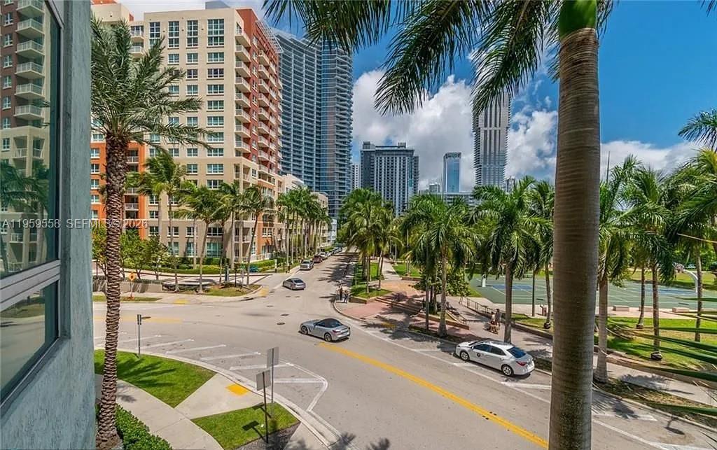 QUANTUM ON THE BAY CONDO - Residential