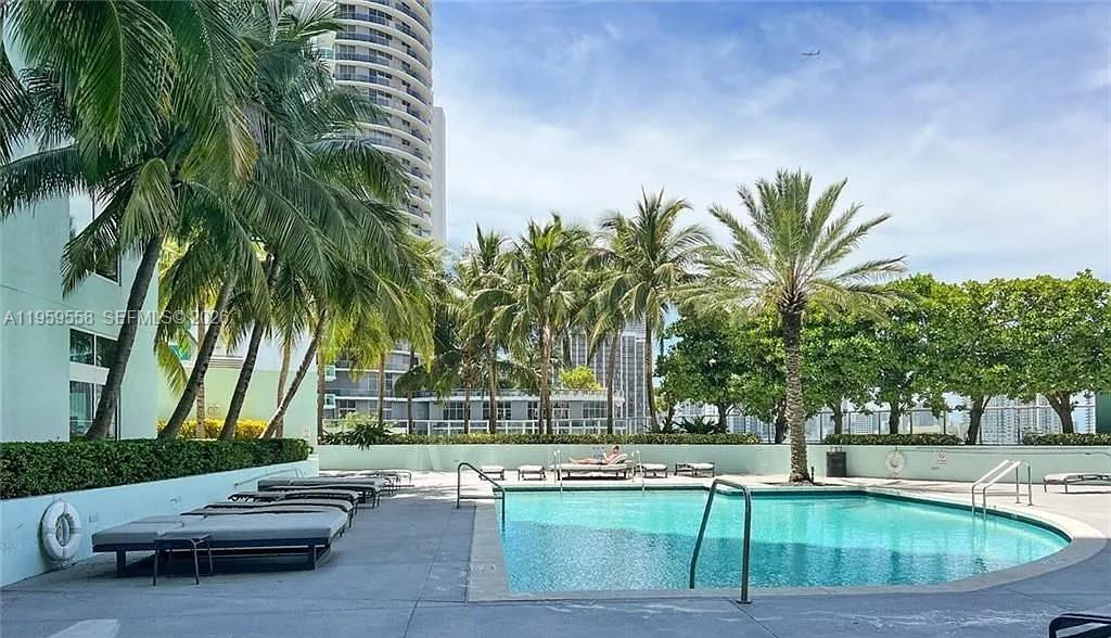 QUANTUM ON THE BAY CONDO - Residential